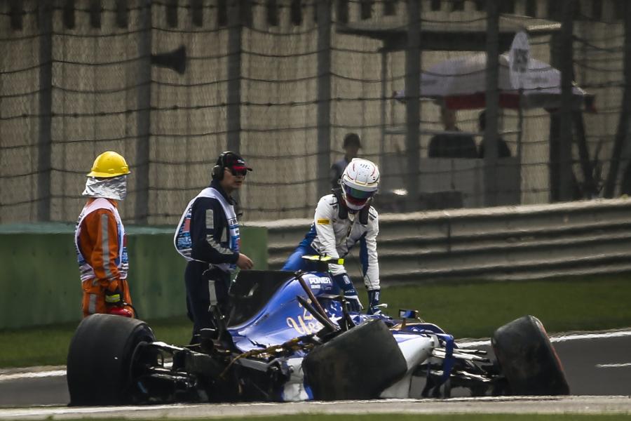 Antonio Giovinazzi roztrzaskał bolid. Na szczęście kierowca wyszedł z tego bez szwanku