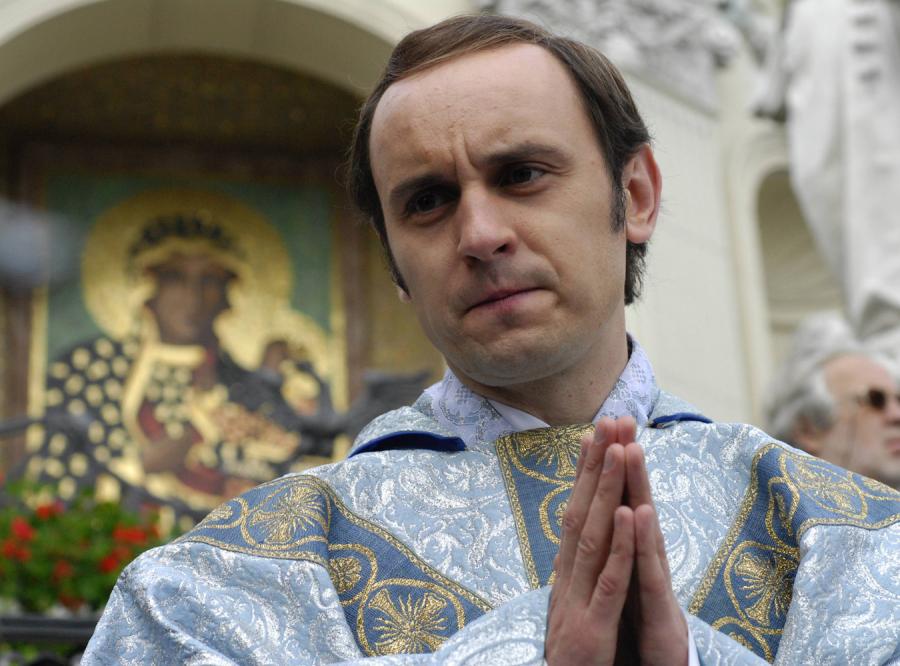 Adam Woronowicz jako ksiądz Jerzy Popiełuszko w filmie "Popiełuszko. Wolność jest w nas"