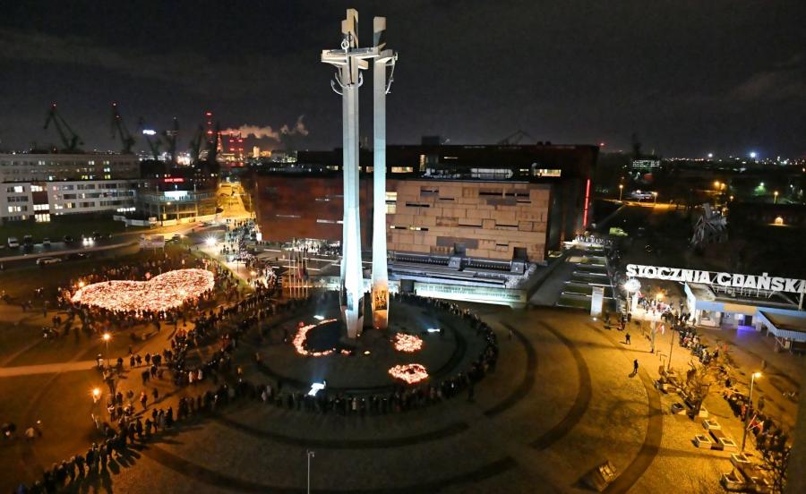 Kolejka do Europejskiego Centrum Solidarności
