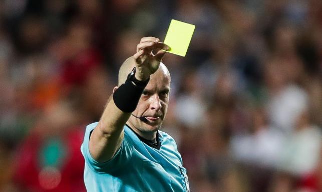 Szymon Marciniak wypaczył wynik meczu. Polskiego arbitra krytykują media i kibice