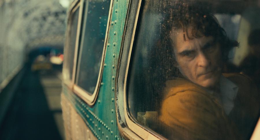 "Joker" w kinach od 4 października. © 2019 Warner Bros. Entertainment Inc