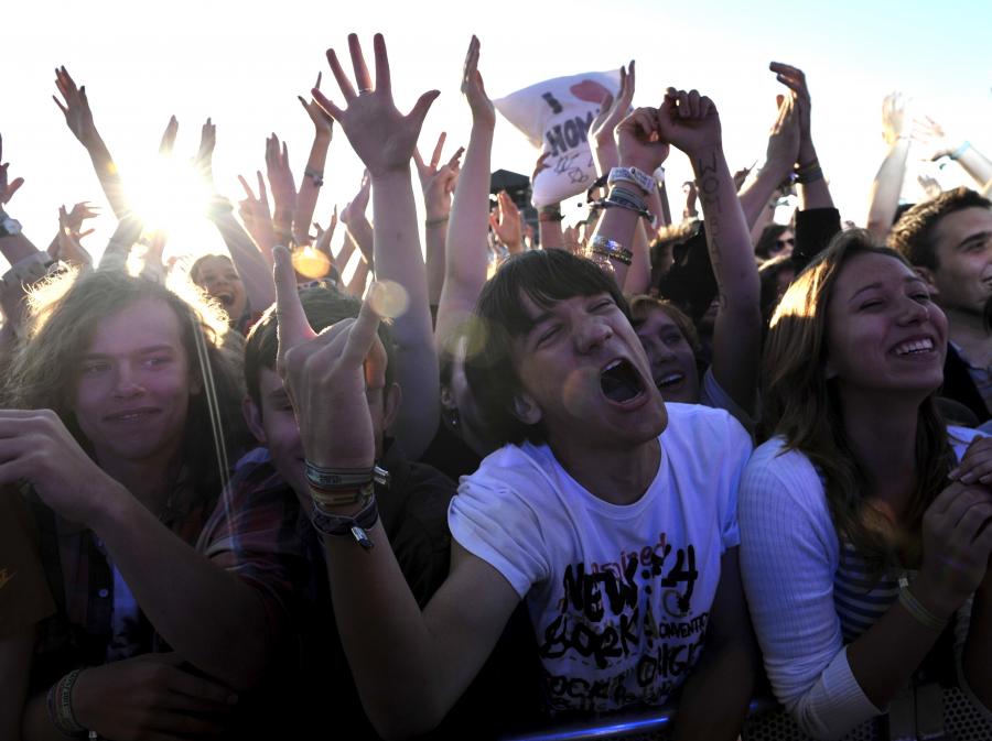 Publiczność podczas koncertu brytyjskiej grupy The Wombats