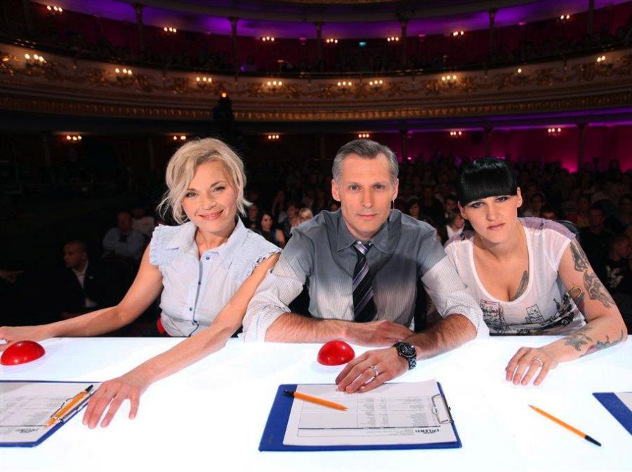 Robert Kozyra miał być godnym następcą Kuby Wojewódzkiego w programie "Taniec z gwiazdami". Niestety, dziennikarzowi zabrakło charyzmy i poczucia humoru jego poprzednika