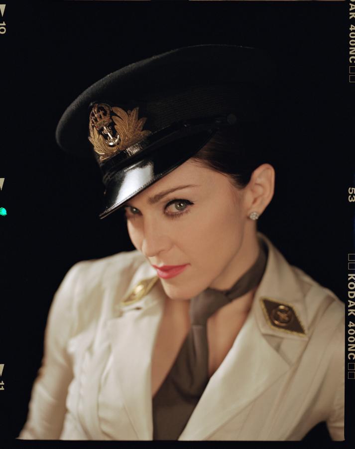 Madonna na zdjęciach z sesji do "American Life" w 2003 roku