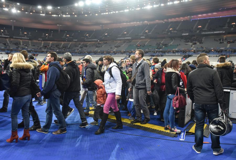 Zamachy terrorystyczne w Paryżu. Kibice bali się opuszczać Stade de France