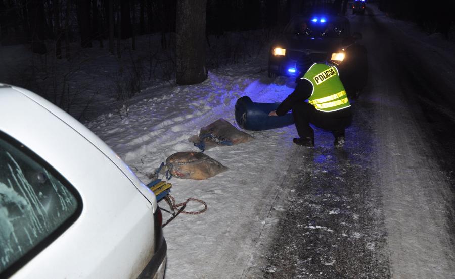 Policjant na miejscu wypadku